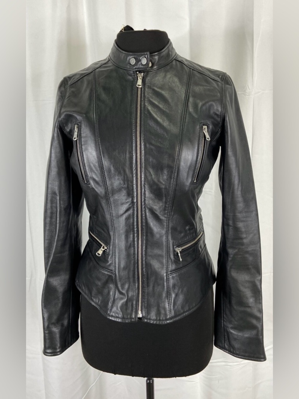 LAMARQUE like new never worn Womens Meryl Leather Jacket, size M Black